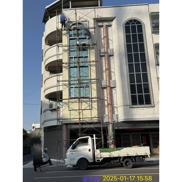 外牆穿鐵衣（c型鋼＆白鐵裝潢板）