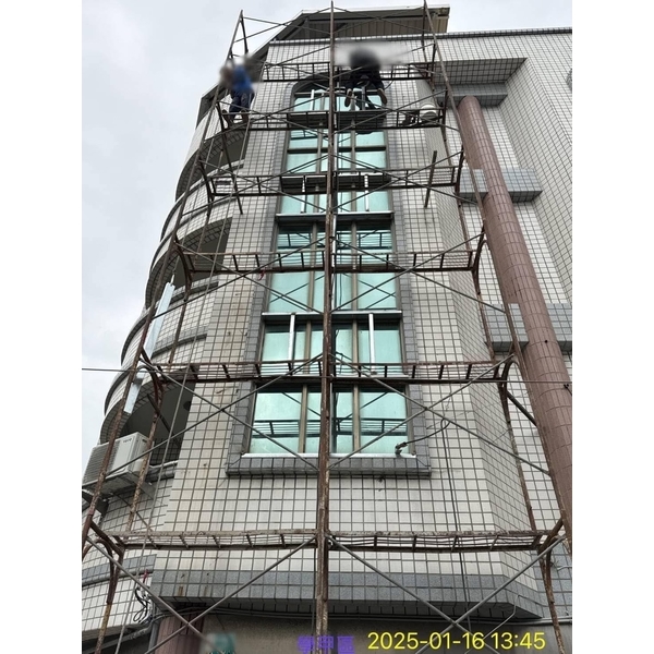 外牆穿鐵衣（c型鋼&白鐵裝潢板）-興旺威企業社