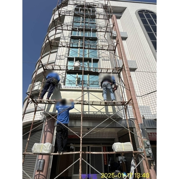 外牆穿鐵衣（c型鋼＆白鐵裝潢板）