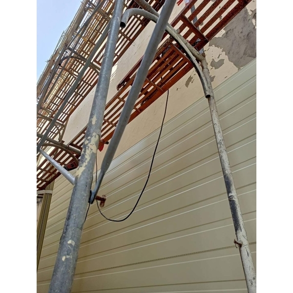 外牆穿鐵衣（裝潢板）