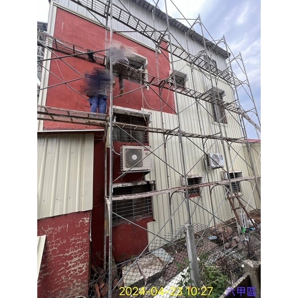 外牆穿鐵衣（c型鋼＆白鐵裝潢板）