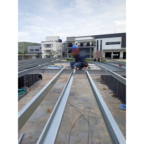 貨櫃屋搭建鐵皮屋（五溝清板）