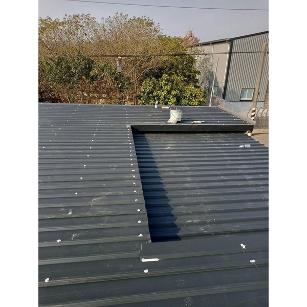 貨櫃屋搭建鐵皮屋（五溝清板）