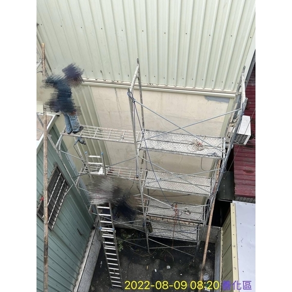 外牆穿鐵衣（五溝清板）