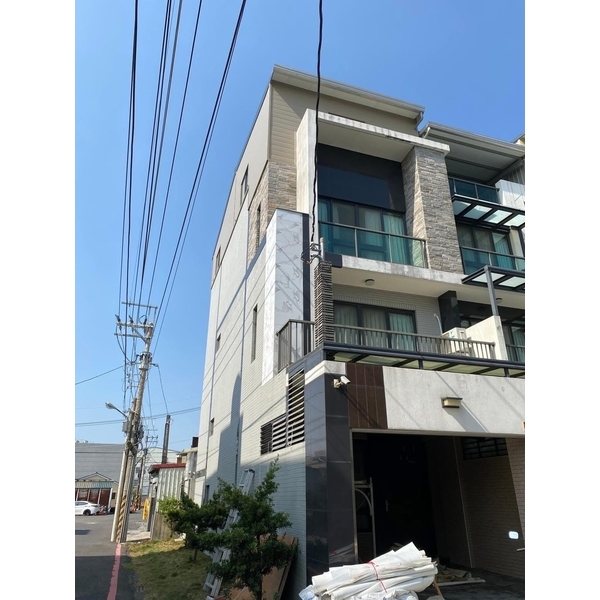 案例1：白鐵玻璃鋼瓦＆裝潢板