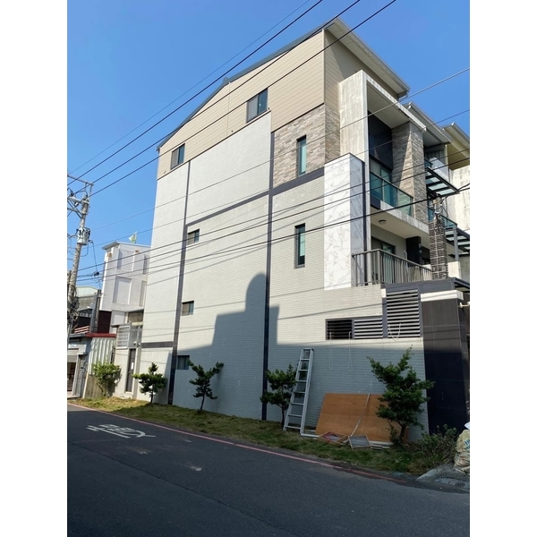 案例1：白鐵玻璃鋼瓦＆裝潢板