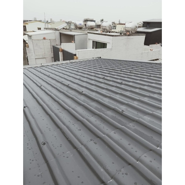 案例1：白鐵玻璃鋼瓦＆裝潢板