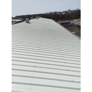 工廠屋頂覆蓋雙層鋼板