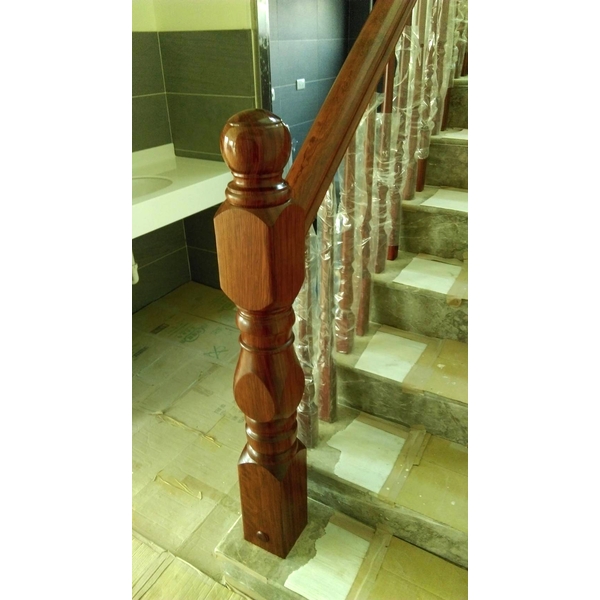 新建房屋樓梯扶手安裝