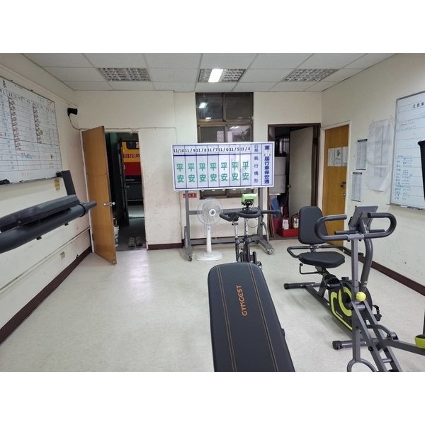 文康室塑膠地板舖設-張驊室內裝修工程有限公司