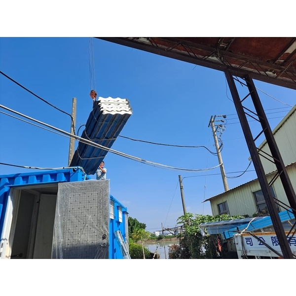 新建貨櫃屋廁所砌磚階梯及粉光施工 新建貨櫃屋廁所砌磚階梯及粉光施工-張驊室內裝修工程有限公司