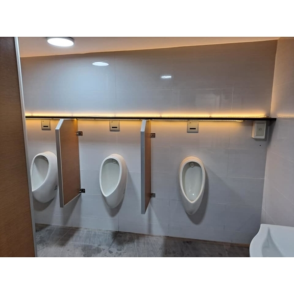 辦公室男廁所整修-張驊室內裝修工程有限公司