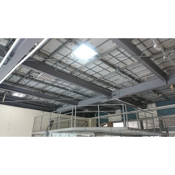 天花板發泡施作