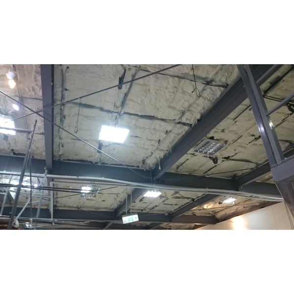 天花板發泡施作