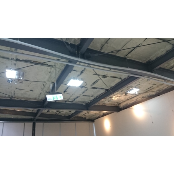 天花板發泡施作