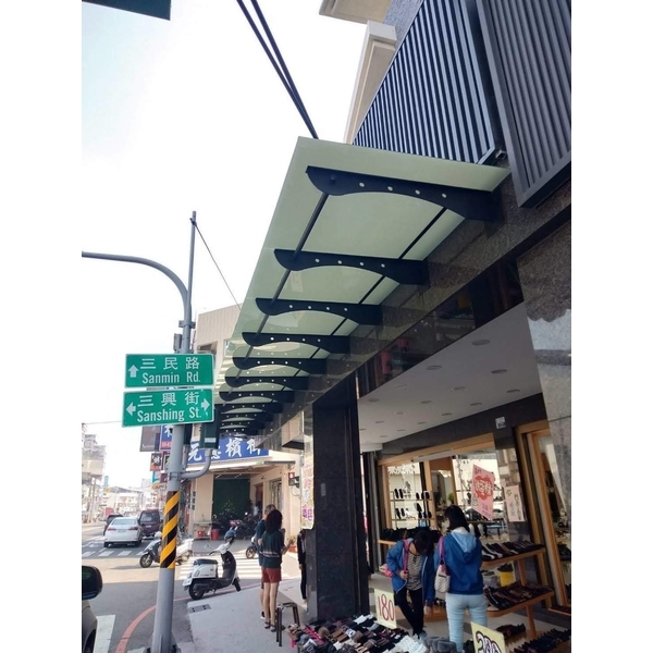 玻璃採光罩-巨崴金屬工程有限公司