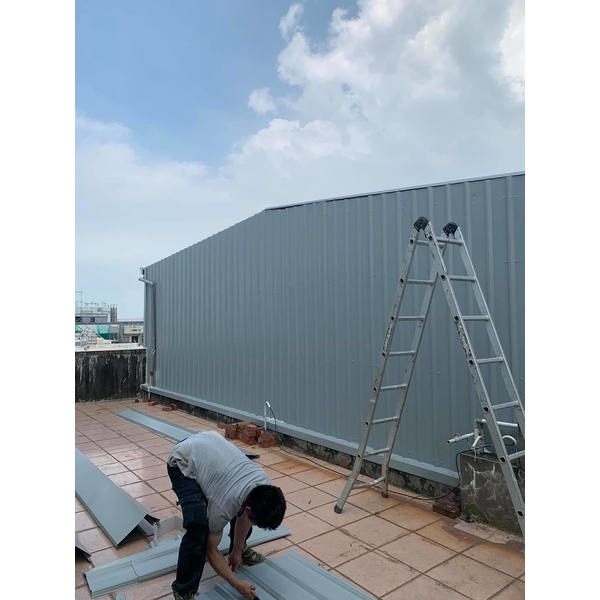 頂樓搭設鐵皮屋