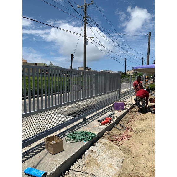 鐵網圍籬及手推拉門