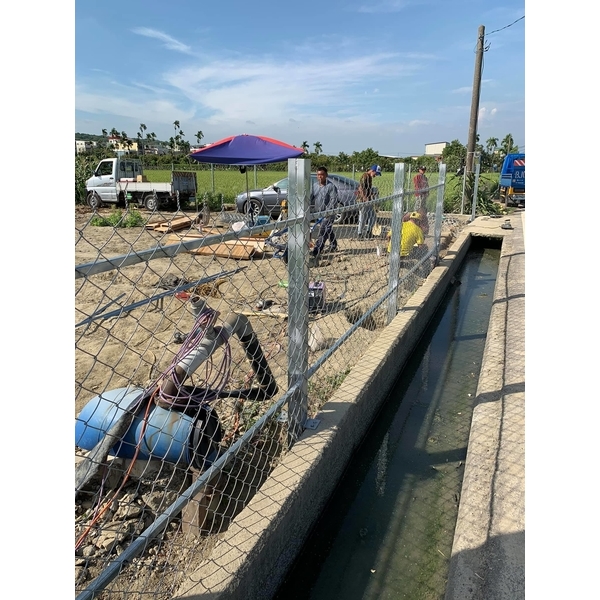 鐵網圍籬及手推拉門