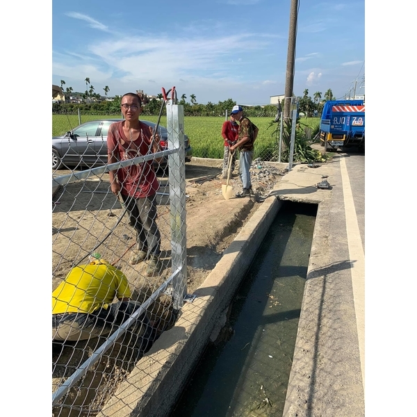 鐵網圍籬及手推拉門