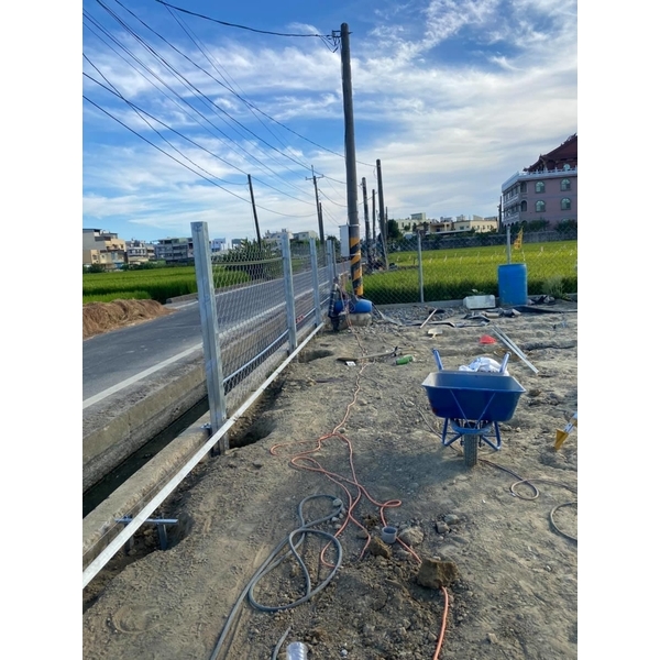 鐵網圍籬及手推拉門-弓長工程行
