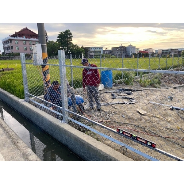 鐵網圍籬及手推拉門