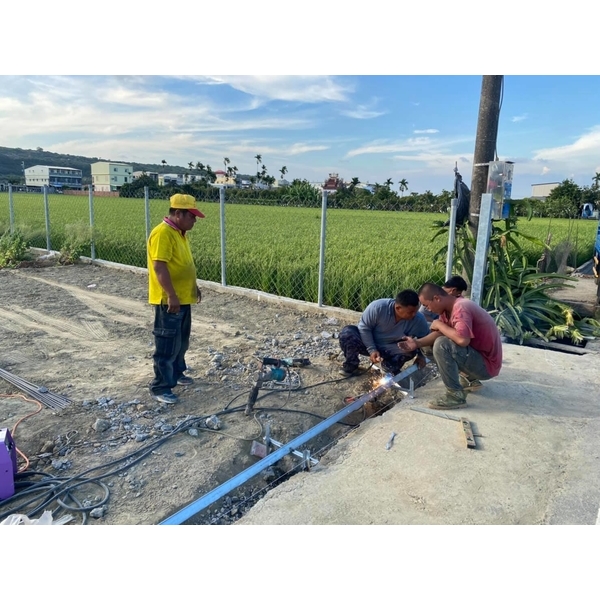 鐵網圍籬及手推拉門