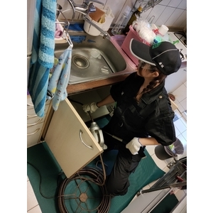 大樓廚房水槽水管堵塞