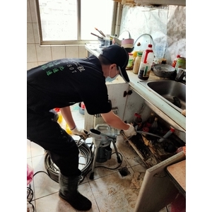 大樓廚房水管堵塞(卡油垢)