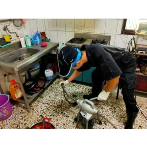 透天厝1樓廚房水管堵塞