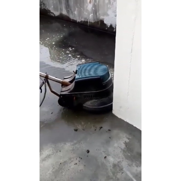 頂樓陽台清洗青苔,良美清潔服務社