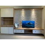 文化石電視牆與多功能展示櫃 - 府蝶空間規劃