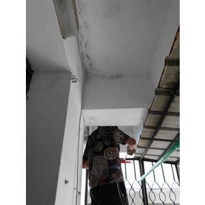 陽台壁癌處理中