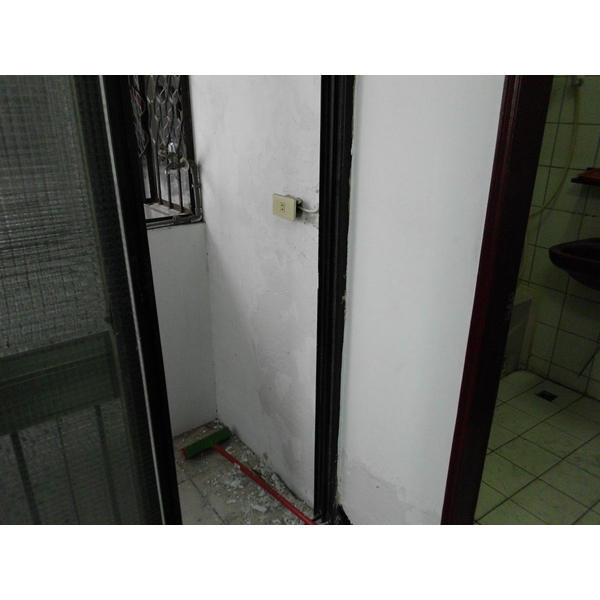 陽台壁癌處理前,德昌工程企業公司