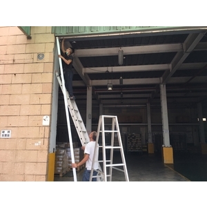 白鐵捲門換新