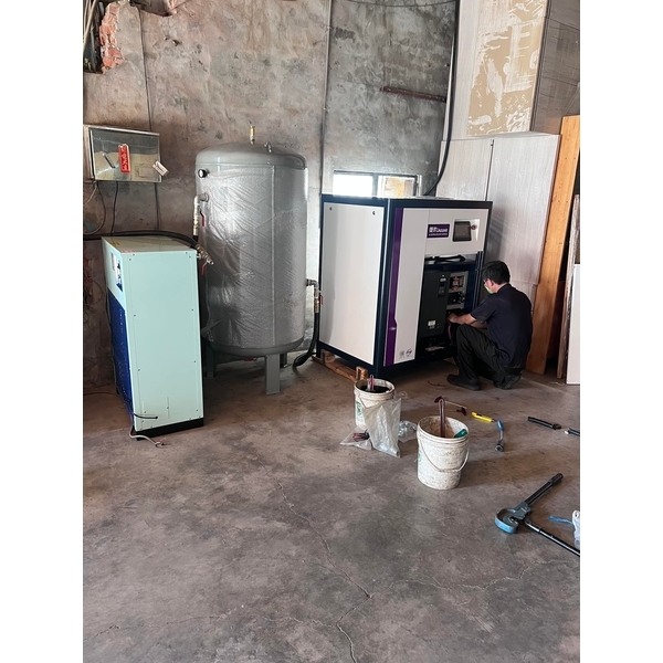 30馬力螺旋式空壓機+660存氣筒乾燥機-佑康工業有限公司