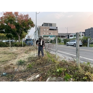 噴除草劑