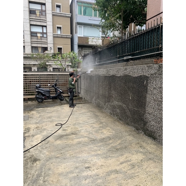 戶外牆壁清潔