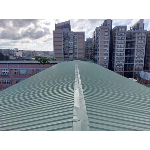 型鐵鋪設＆ 浪板覆蓋-晉益工程行