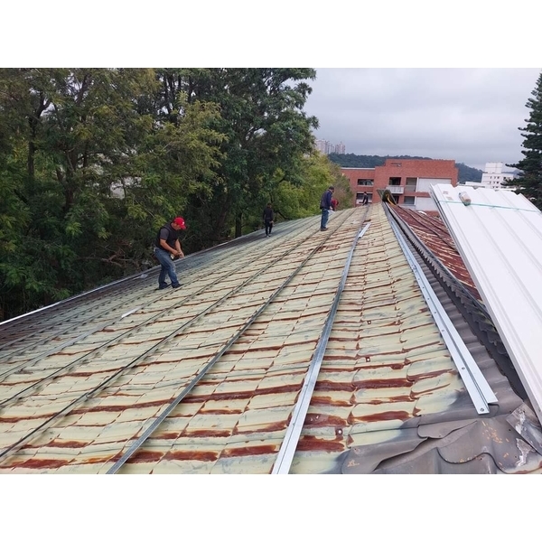 型鐵鋪設＆ 浪板覆蓋-晉益工程行