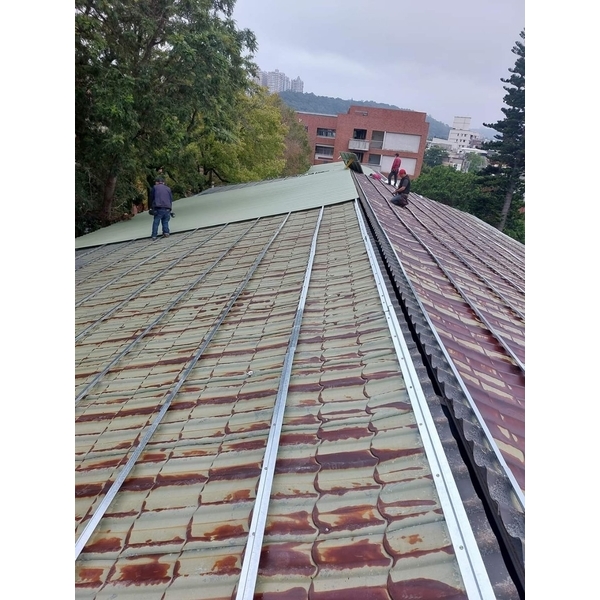 型鐵鋪設＆ 浪板覆蓋-晉益工程行