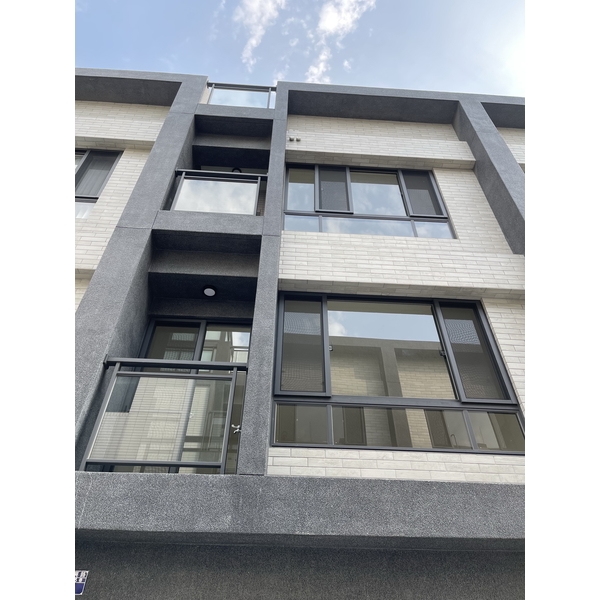 陽台玻璃欄杆-元發金屬工程行