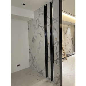 玄關牆面鐵件收邊