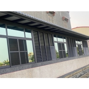 採光罩+三合一琉璃瓦鋼板+氣密窗+活動百葉