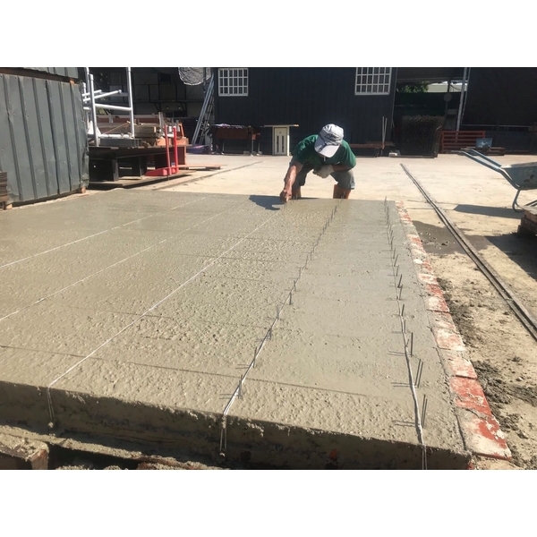 廠內製作水泥柱 廠內製作水泥柱-承蓁工程行