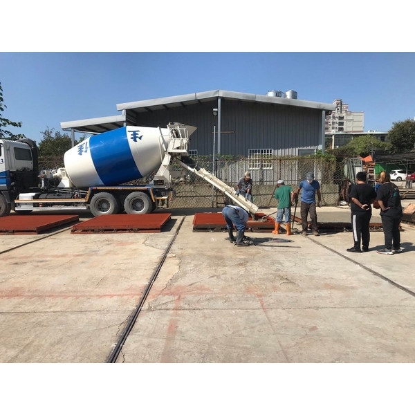 廠內製作水泥柱 廠內製作水泥柱,承蓁工程行