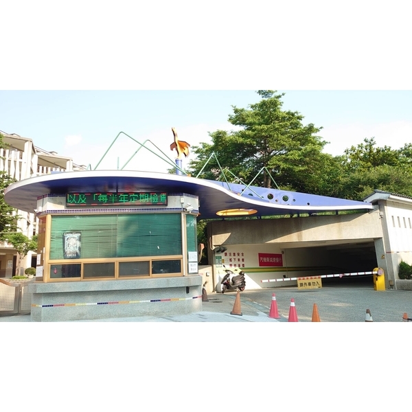 台中市仁美國小大門口塗裝工程-丞宇實業有限公司