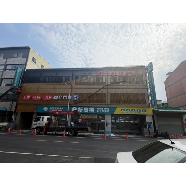 屏東鋁格柵工程實績｜屏東新高橋-大武藥局鋁格柵工程