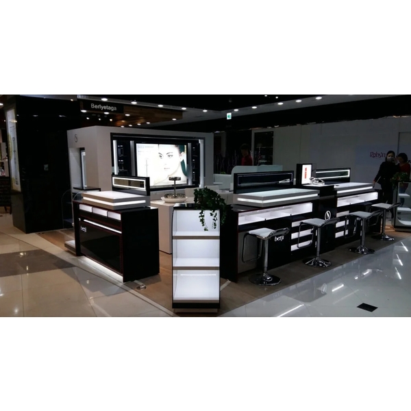 商業空間設計-BERJI專櫃