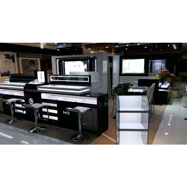 商業空間設計-BERJI專櫃